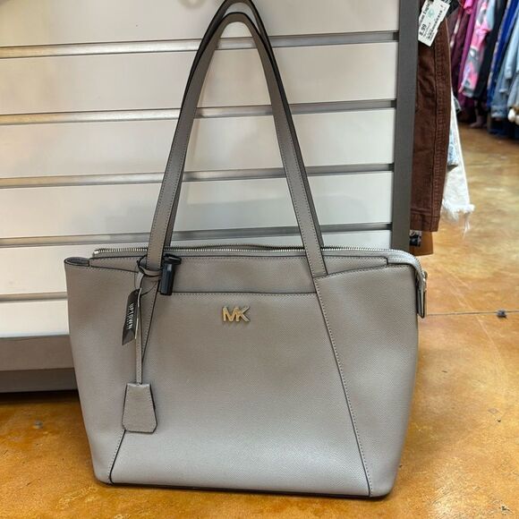 Michael kors purse - Picture 1 of 8